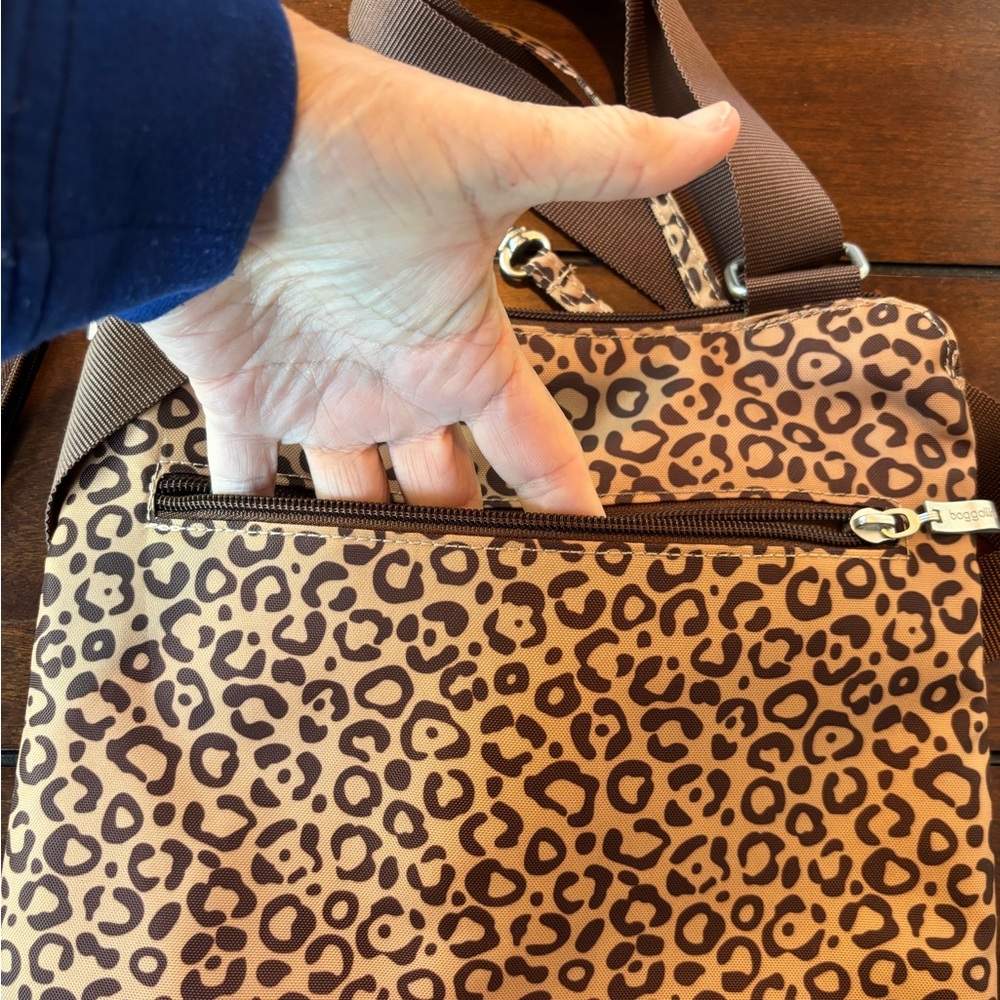 Baggallini Leopard Print Crossbody Bag + Matching Pouch Set - Picture 9 of 10